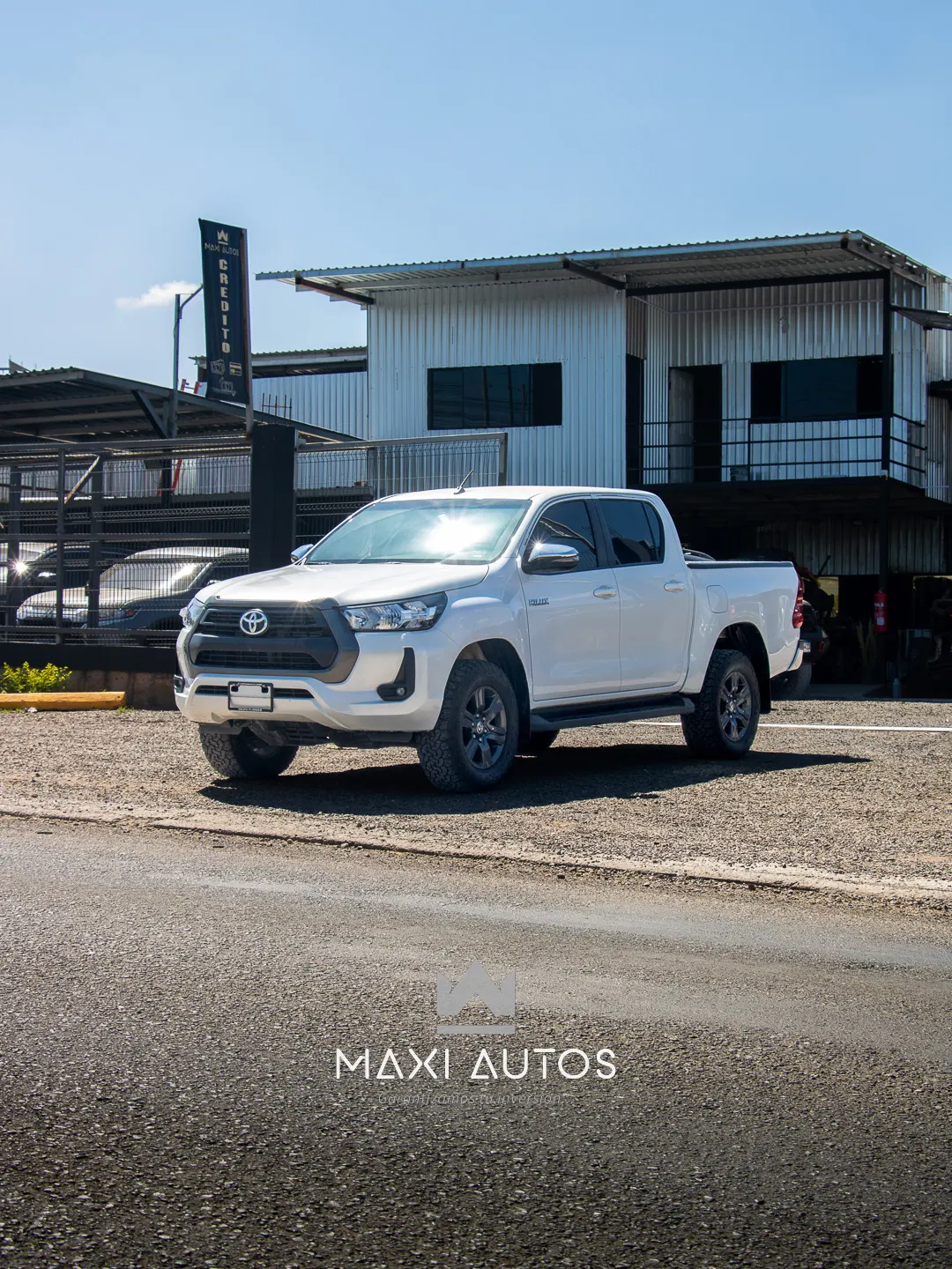 Carros en el lote de Maxi Autos, Tegucigalpa